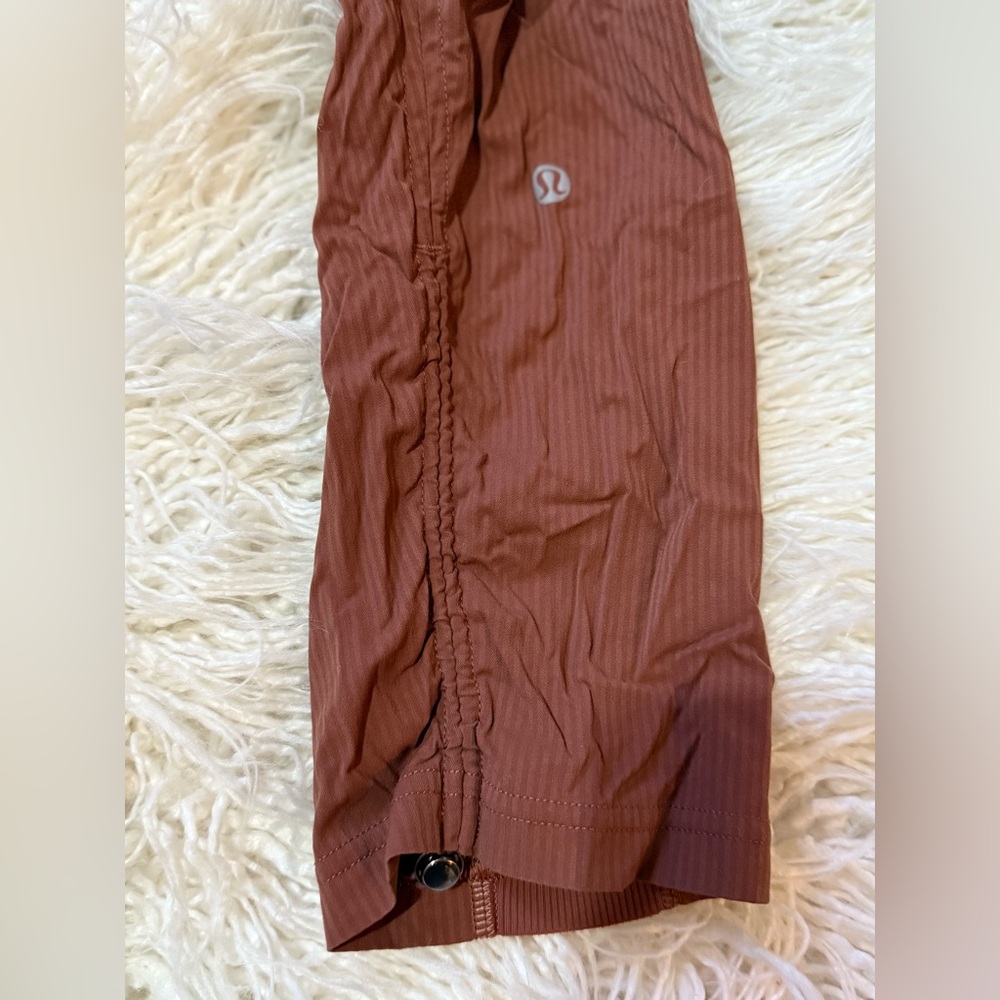 Lululemon Dance Studio Mid-Rise
Cropped Pants SIZE 2